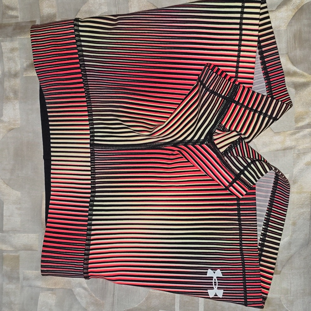 NWOT Under Armour Women's HeatGear Mid Rise 3” Shorts Sz Small